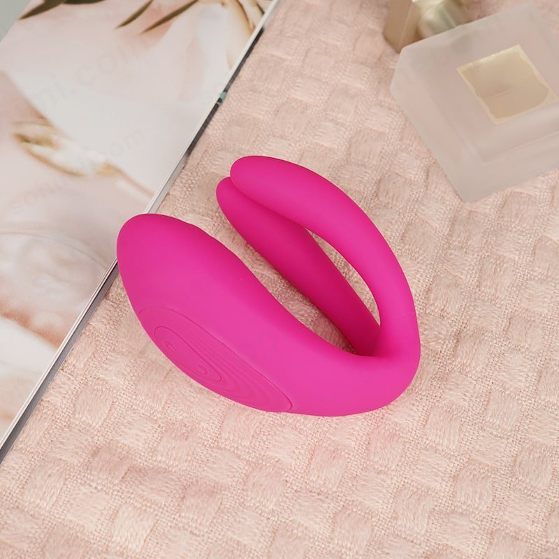 App-Controlled Wearable Couple Vibrator